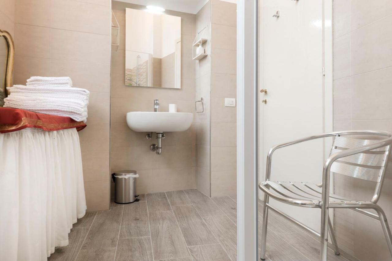 Luxury Apartments Fioravanti Milan Luaran gambar