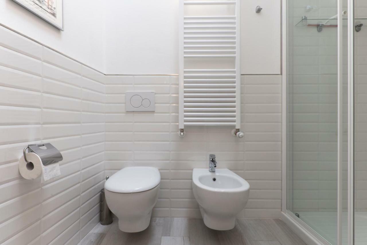 Luxury Apartments Fioravanti Milan Luaran gambar