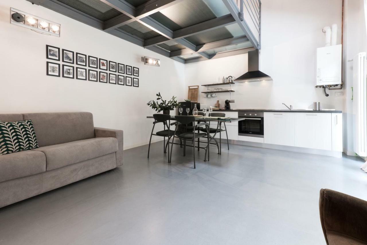 Luxury Apartments Fioravanti Milan Luaran gambar