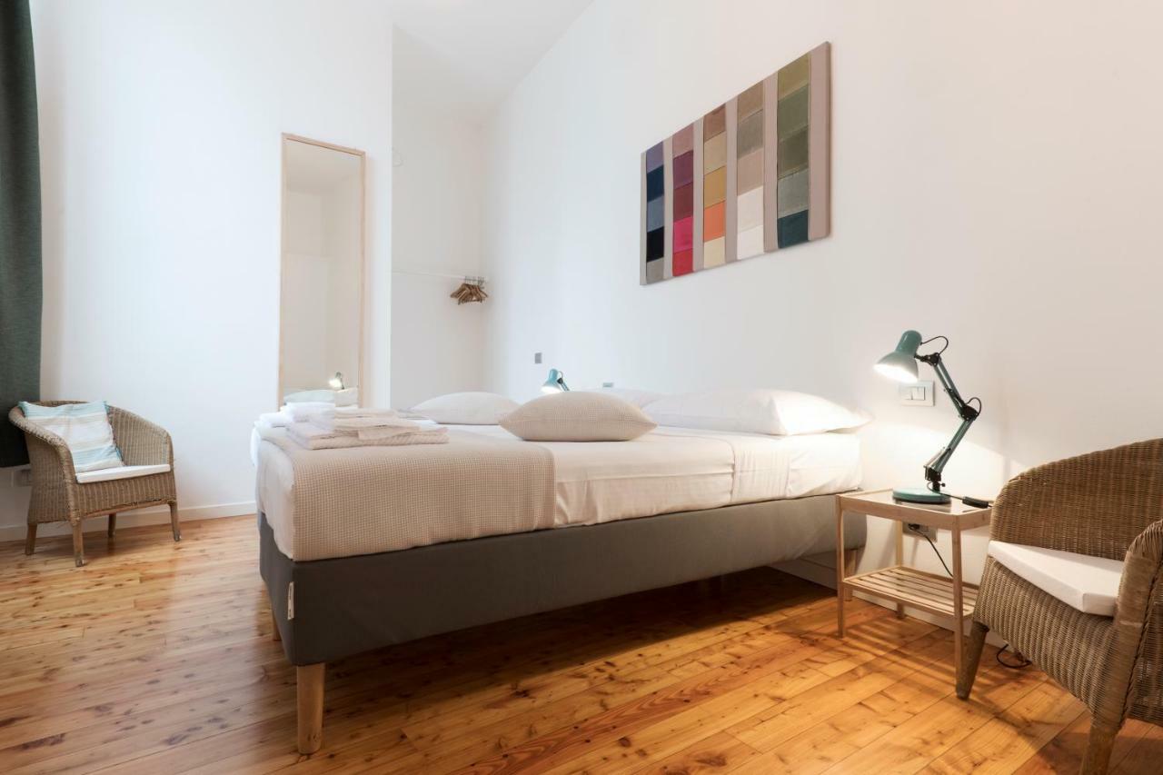 Luxury Apartments Fioravanti Milan Luaran gambar